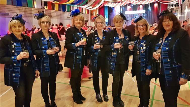 Gipfeltreffen der RKK-Möhnen Bestens gelaunt waren auch Damen der Möhnengesellschaft Rieden.