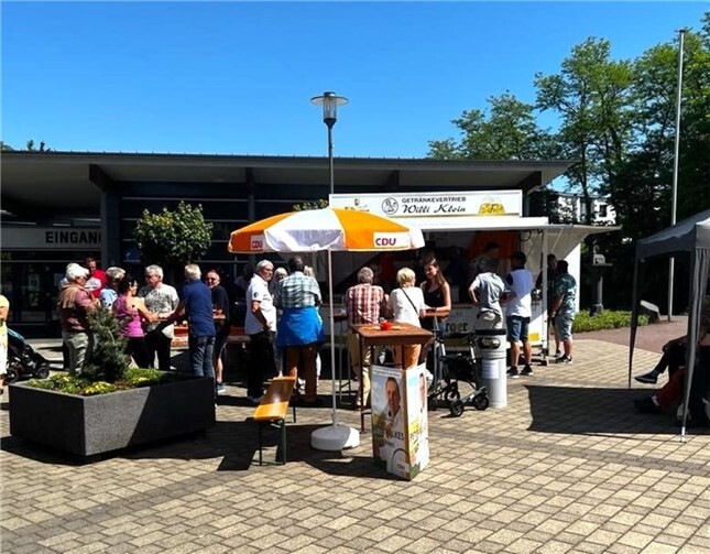 Bestes Wetter zur Grillaktion der CDU Plaidt. Fotos: privat