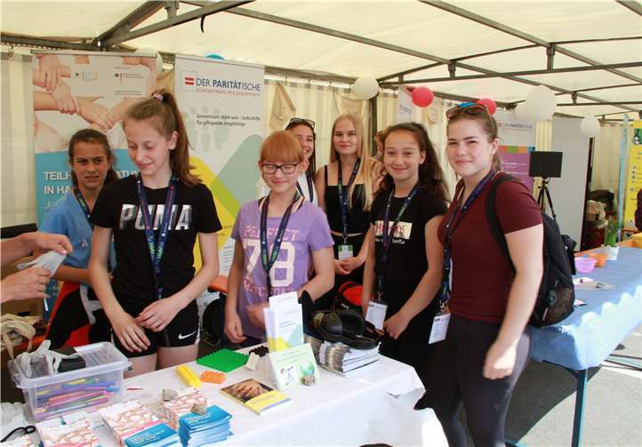 Besuch am Infostand „Wie fühlt sich alt werden an?“