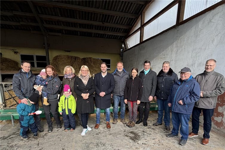 Besuch auf dem Hubertushof (v.l.n.r.) Christina Stumpp MdB, Johannes Behner, Janick Pape MdL, Gerrit Müller, Alfons Giebeler und Harald Orthey MdB.