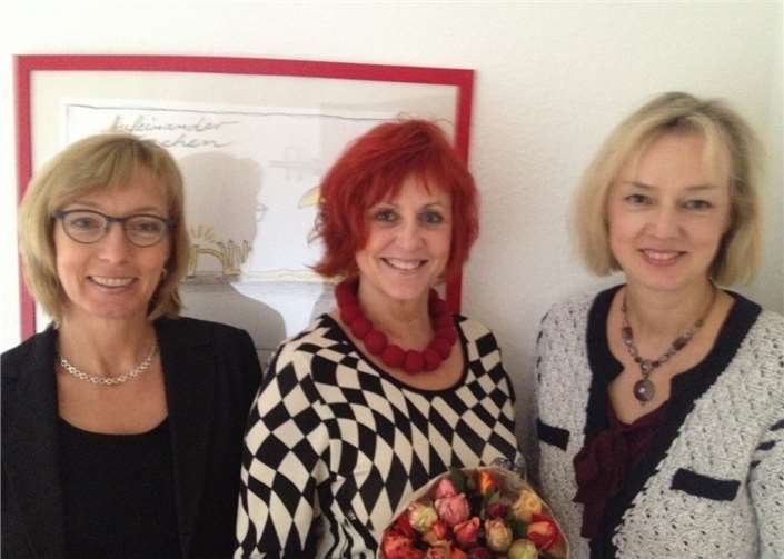 Besuch bei Rose-Marie Mobers (Bildmitte): CDU-Vorsitzende Katja Kroeger, (links) und Ariane Stech informierten sich.Privat