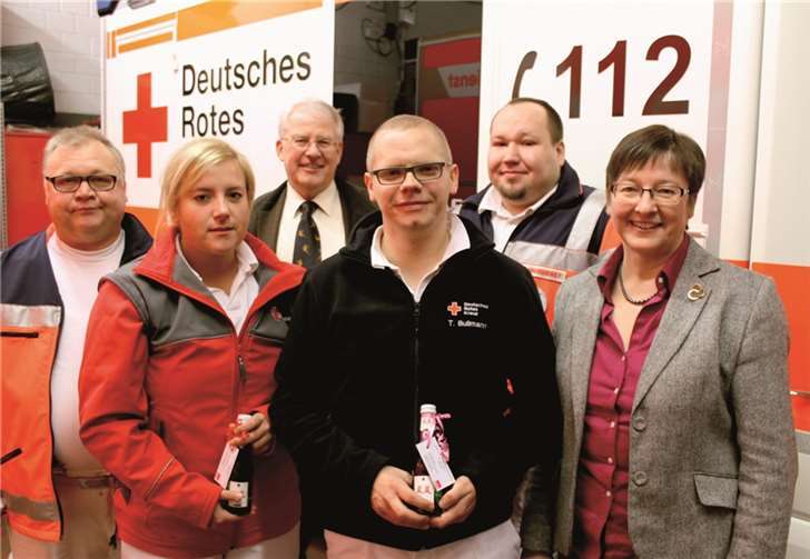 Besuch bei der Rettungswache des Roten Kreuzes in Heimerzheim (v. l.): Dieter Quantius, Sarah Krüger, Joachim Euler, Torben Ballmann, Nico Gay und Gisela Hein. privat