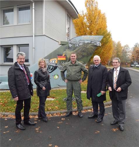 Besuch beim TaktLwG 33 in Büchel mit BM Alfred Steimers, Anke Beilstein MdL, Kommodore Oberst Andreas Korb, PSts. Peter Bleser MdB und BM Helmut Probst (v.l.)privat
