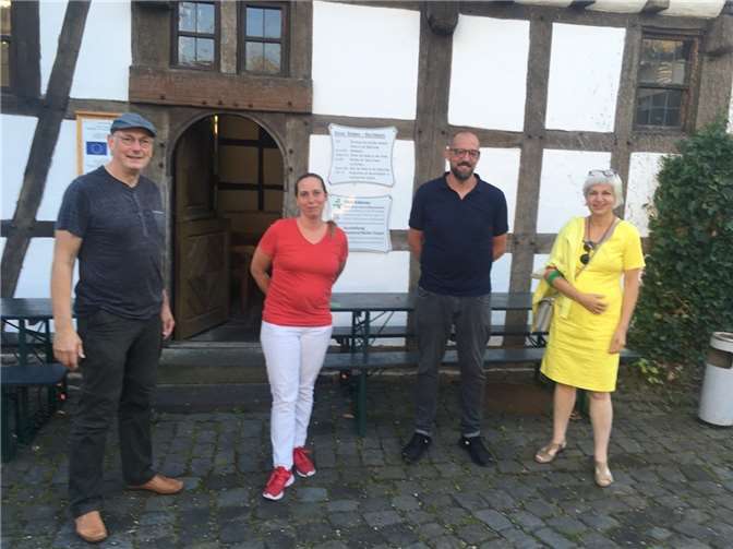 Besuch der Grünen im Trainingszentrum für Notärzte am Buttermarkt Adenau. Foto: Annette Mannschott