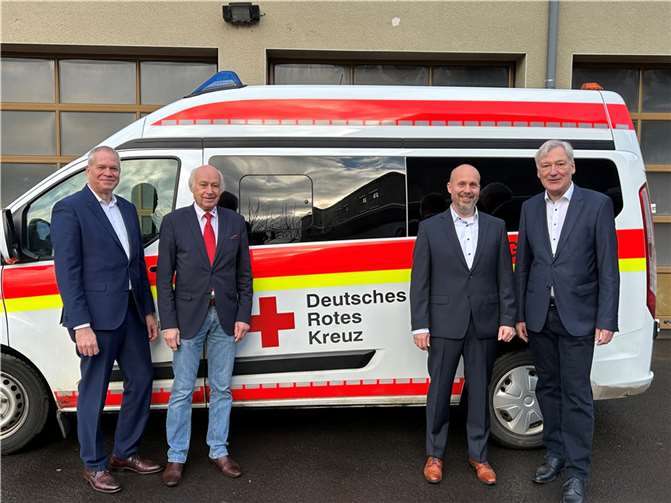 Besuch der Mayener Rettungswache mit alter und neuer Geschäftsführung und dem DRK-Präsidenten Bernhard Mauel (v.l.n.r.: Herr Martin Maser, Herr Bernhard Mauel, Herr Eberhard Steinhäuser, Herr Bernhard Schneider). Foto: DRK-Kreisverband Mayen-Koblenz e.V.