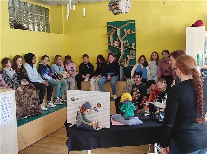 Besuch der Polizeipuppenbühne bei der Realschule plus und FOS Mendig.  Fotos: privat