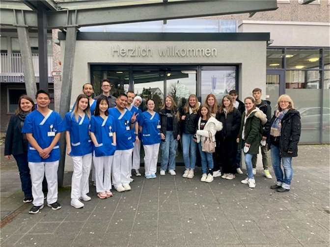 Besuch der Schüler im Gemeinschaftsklinikum Mittelrhein .