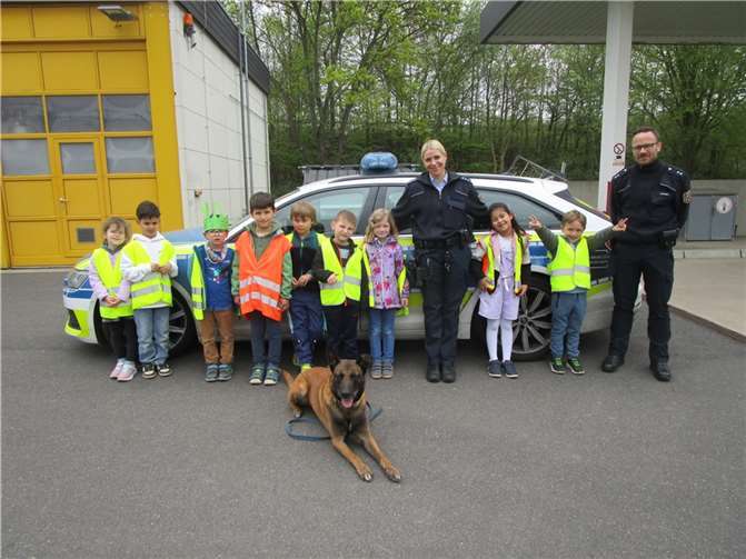 Besuch der Schulanfänger bei der Autobahnpolizei in Mendig.  Foto: privat