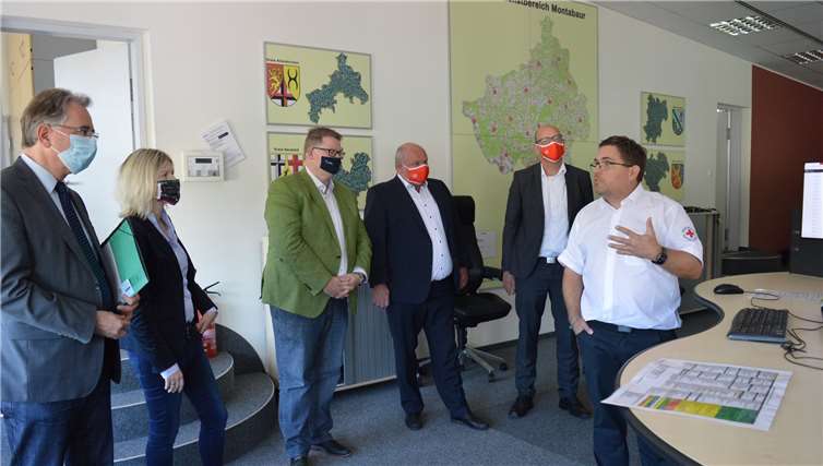 Besuch der integrierten Leitstelle Montabaur - Änderungen im Rettungsdienstgesetz werfen Fragen auf. Foto: Jenny Groß, MdL
