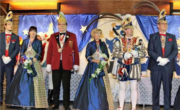 Besuch des Prinzenpaares samt Hofstaat bei der Kinder- und. Jugendsitzung.Georg Schuch