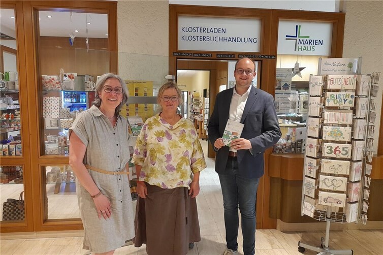 Besuch von Bürgermeister Pierre Fischer im Klosterladen und der Klosterbuchhandlung auf dem Waldbreitbacher Klosterberg.