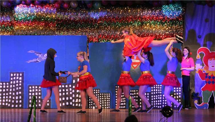 Besuch von Superwoman im Jahr 2017 – es gibt mehr als eine.