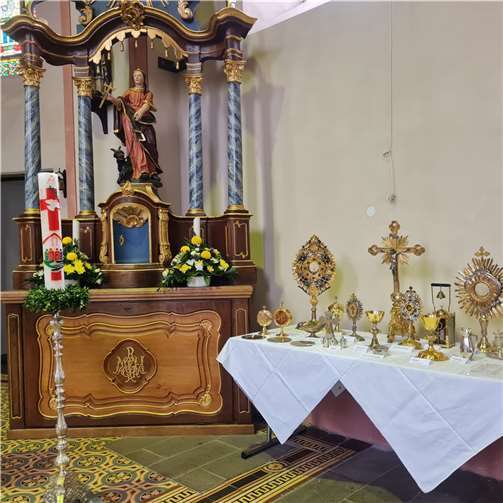 Besucher aus Pillig und aus der Pfarrei Maifeld, füllten den festlich geschmückten Kirchenraum.  Foto: privat