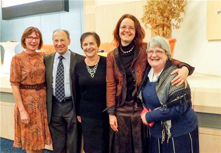 Besucher der Bibeltagung aus Bad Godesberg und Wachtberg, darunter das Ehepaar Gehrke, das seit über 50 Jahren solche Bibeltagungen besucht. Foto: JZ