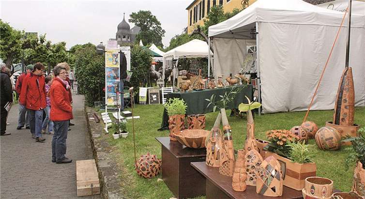 Besucher der Unkeler Gartentage bestaunten neben Pflanzen auch dekoratives Zubehör.DL