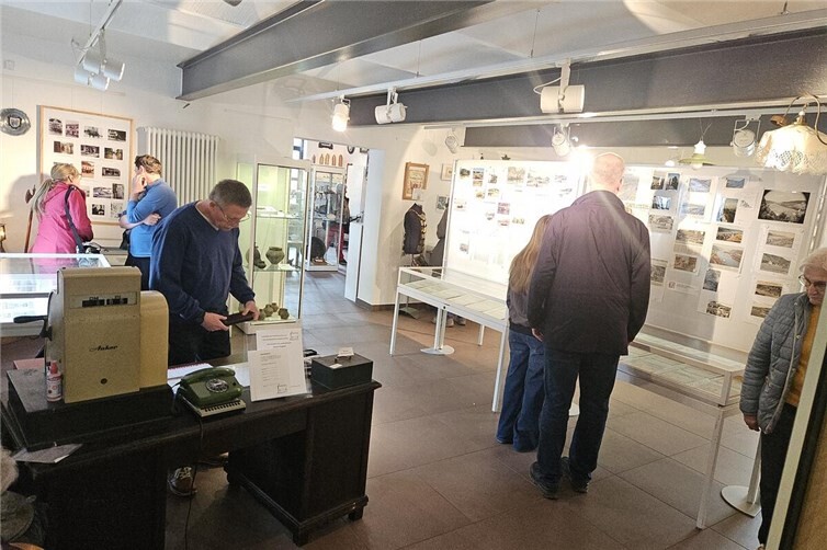 Besucher in der Sonderausstellung