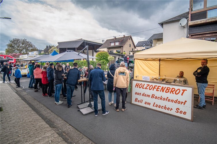 Besucher vor dem Museum