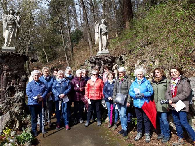 Betend pilgerten man bis zur Grablegungsgrotte. Foto: privat