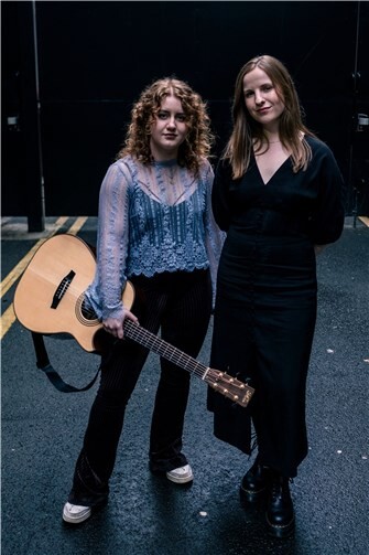 Beth Malcolm (rechts) und Heather Cartwright präsentieren traditionelle Songs mit „frischem Blick“.  Foto: privat