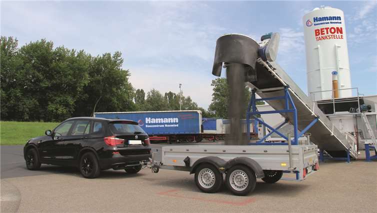 Chipkarte ziehen, Hänger positionieren und los geht´s „Beton to go“ für kleinere Mengen - eine gute Idee. privat
