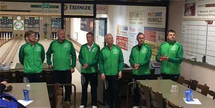 Betretene Gesichter bei der Abschlussbesprechung nach dem Spiel: Die Einzelergebnisse und der Spielverlauf waren zum Teil wenig erfreulich.SK Münstermaifeld