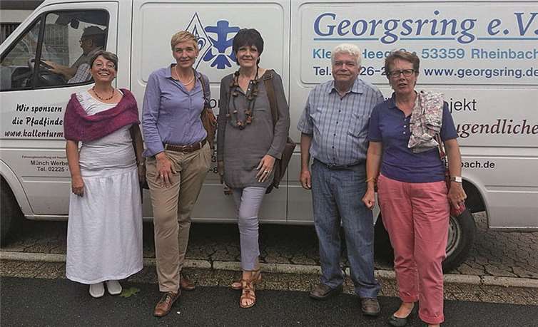 Bettina Bähr-Losse (2.v.l.) informierte sich über verschiedene Sozialprojekte in Rheinbach.privat