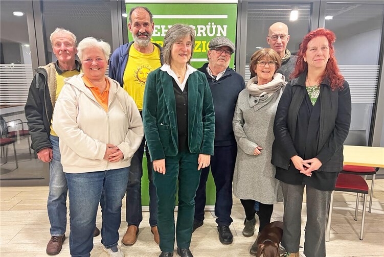 Bettina Fellmer sowie die Mitglieder des Ortsverbands Sinzig von BÜNDNIS 90/DIE GRÜNEN.