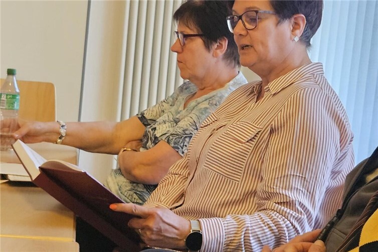 Bettina Reisdorf verlas für den erkrankten Schriftführer das Nachbarschaftsbericht