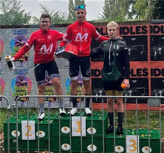 Beuim letzten Rennen der Saison in Köln, belegten Mika Lohmar den ersten, Niklas Klemmt den zweiten, Daan Ensenbach den vierten und Valentino Zandegiacomo de Lugan den fünften Platz. Foto: privat