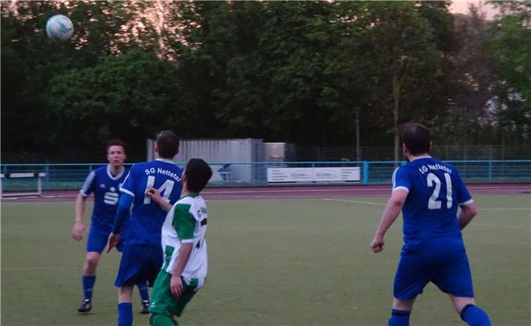 Bevor es für die SG Nettetal, wie hier im Heimspiel in Ochtendung, wieder um Punkte gehen wird, wird noch einige Zeit vergehen. Erst einmal gehen die Aktiven der 1. und 2. Mannschaft in die verdiente Sommerpause. Foto: privat