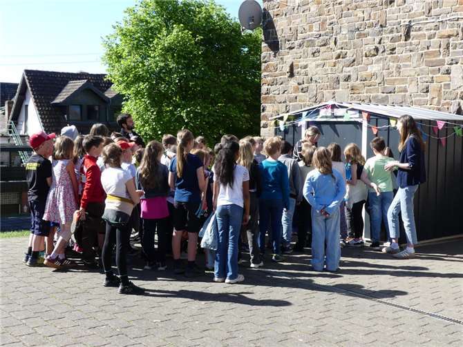 Bewegung in der Pause bringt jede Menge Spaß und fördert die Konzentration und den Lernprozess.  Foto: privsat
