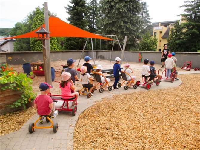 Kita St. Anna: Bewegung, Vielfalt und Geborgenheit für die Jüngsten  Bewegung ist im pädagogischen Konzept der Kita fest verankert.  Foto:Anne Korbella