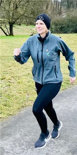 Bewegungsmanagerin Manuela Radermacher beim Sammeln von Bewegungsminuten. Foto: privat