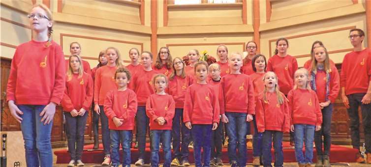 Bezaubernd anzusehen und zu hören: der Kinder- und Jugendchor Waldbreitbach beim Kreis-Chorkonzert in der Marktkirche.SHS