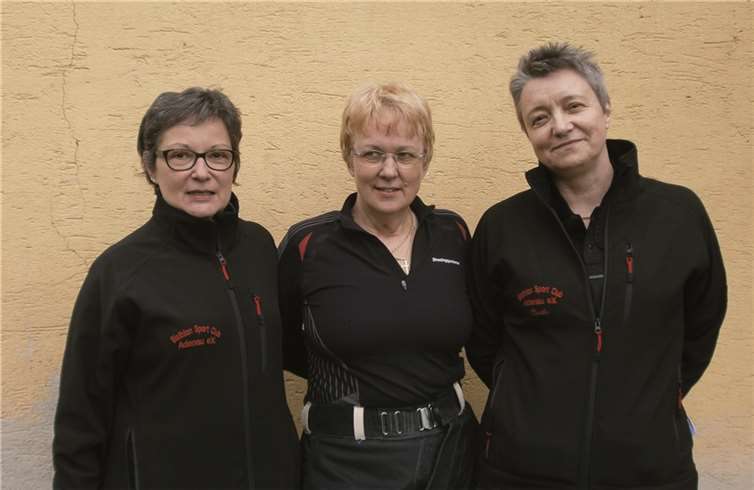 Bezirksmeisterinnen mit dem Luftgewehr Vera Hartmann, Birgit Becker, Claudia Plog.-UM-
