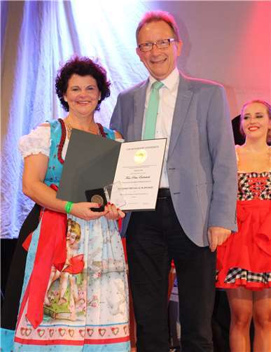 Bezirksvorsitzender der Rheinischen Karnevals-Korporationen e.V. (RKK) Erwin Rüddel sprach Petra Eulenbach seine Anerkennung aus.privat