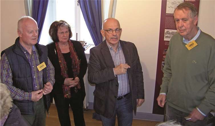 BfM-Vorsitzender Dieter Ohm bedankte sich beim Vorstand des Vereins Meckenheimer Stadtmuseum und Kulturforum e.V. für die Führung. Von links nach rechts: Heide Simms, Dr. h.c. Jörg Köpke, Dieter Ohm und Hans Frank. privat