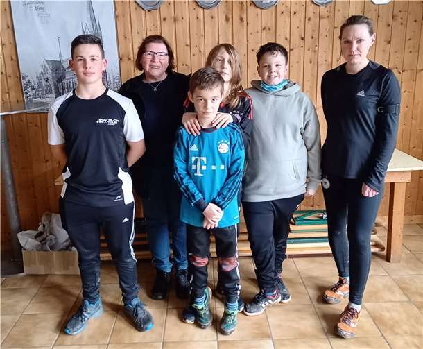 Biathlon-Referentin Claudia Metz-Schmitt freut sich mit ihrem erfolgreichen Team. Foto: privat