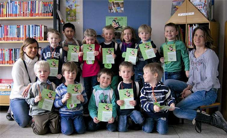 Bib fit - Aktion in der Bücher St. Kunibert in Heimerzheim: Vorschulkinder der Kinderkurse & Vorschule Swisttal e.V. mit ihren Begleiterinnen Frau Piechotta und Frau Knopp. privat