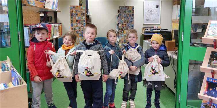 Bibfit: Die Vorschulfüchse des Kindergartens Maulwurfshügel in Werthhoven schnuppern Büchereiluft. Foto: privat