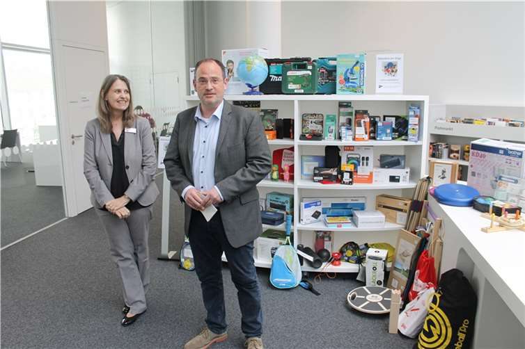 Bibliotheksdirektorin Susanne Ott und Dezernent Ingo Schneider. Foto: Stadt Koblenz/T. Knaak