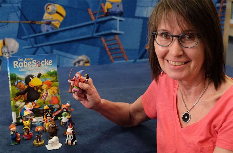 Bibliotheksleiterin Barbara Lippok freut sich über die Ankunft der Tonies.Foto: privat