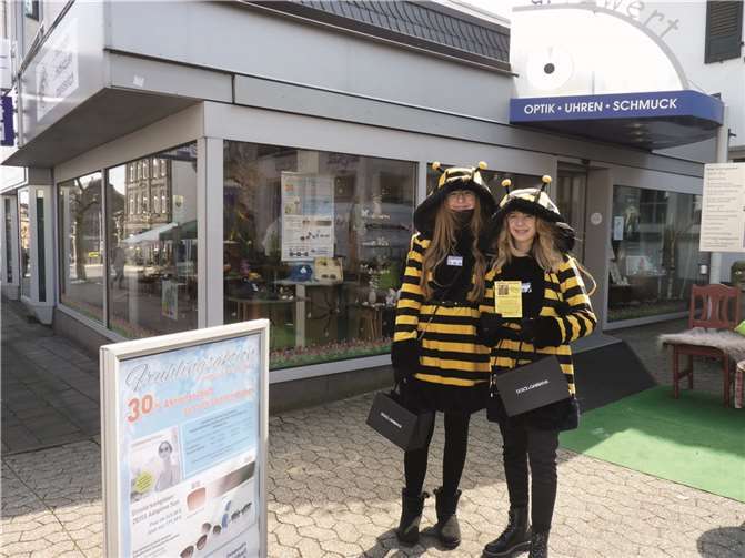 Bienen warben für das Frühjahrsgewinnspiel der Firma Rawert.