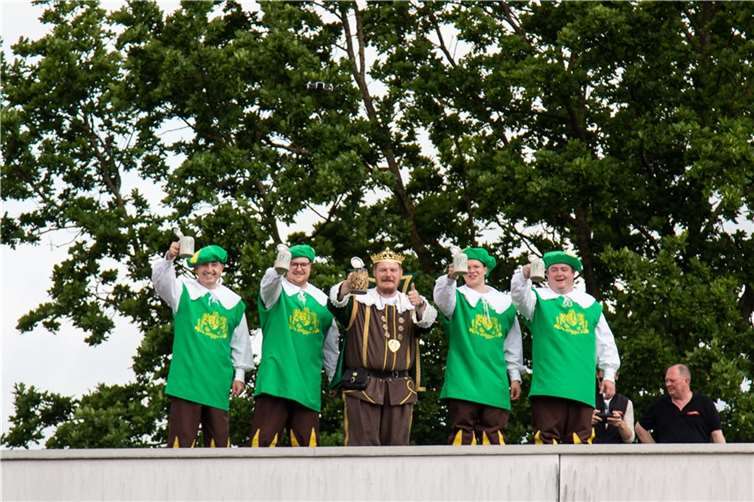 Bierkönig Gambrinus und seine Herolde können es kaum erwarten, am diesjährigen Vatertag endlich wieder dem Bierkeller zu entsteigen.  Foto: privat