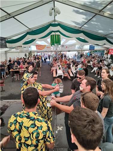 Bierkrugstemmen beim Kirmesduell KG Deesen gegen KG Sessenhausen.