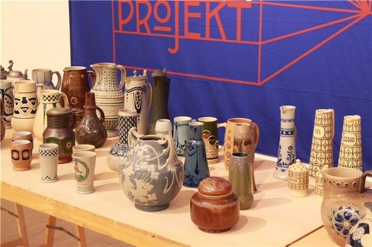 Bierseidel, Krüge, Vasen, Schalen, aber auch Figuren spiegeln die Vielfalt der keramischen Arbeiten wider.