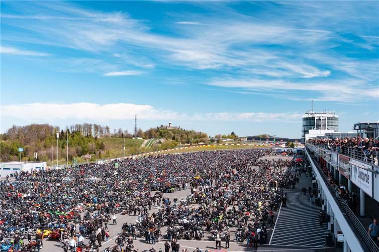 Biker so weit das Auge reicht.  Foto: Gruppe C I Sven Giebel