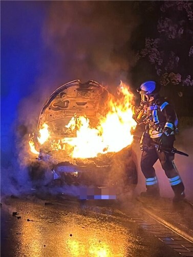 15.04.: Brand in Bad Breisig: Elektroauto in Flammen 