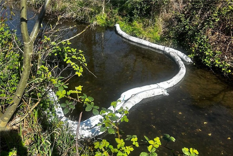 17.04.: Umweltgefahr: Diesel in Krufter Bach und Nette 