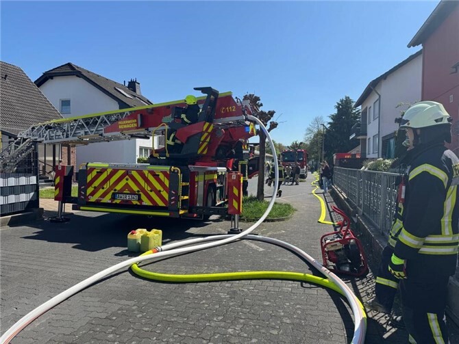 22.04.: Brand in Bad Breisig: Dachstuhl in Flammen 